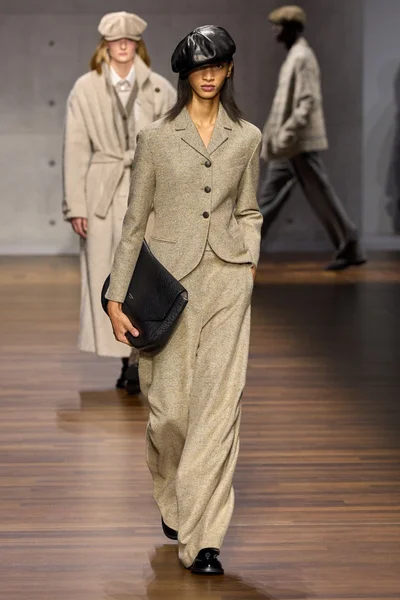 Look 37